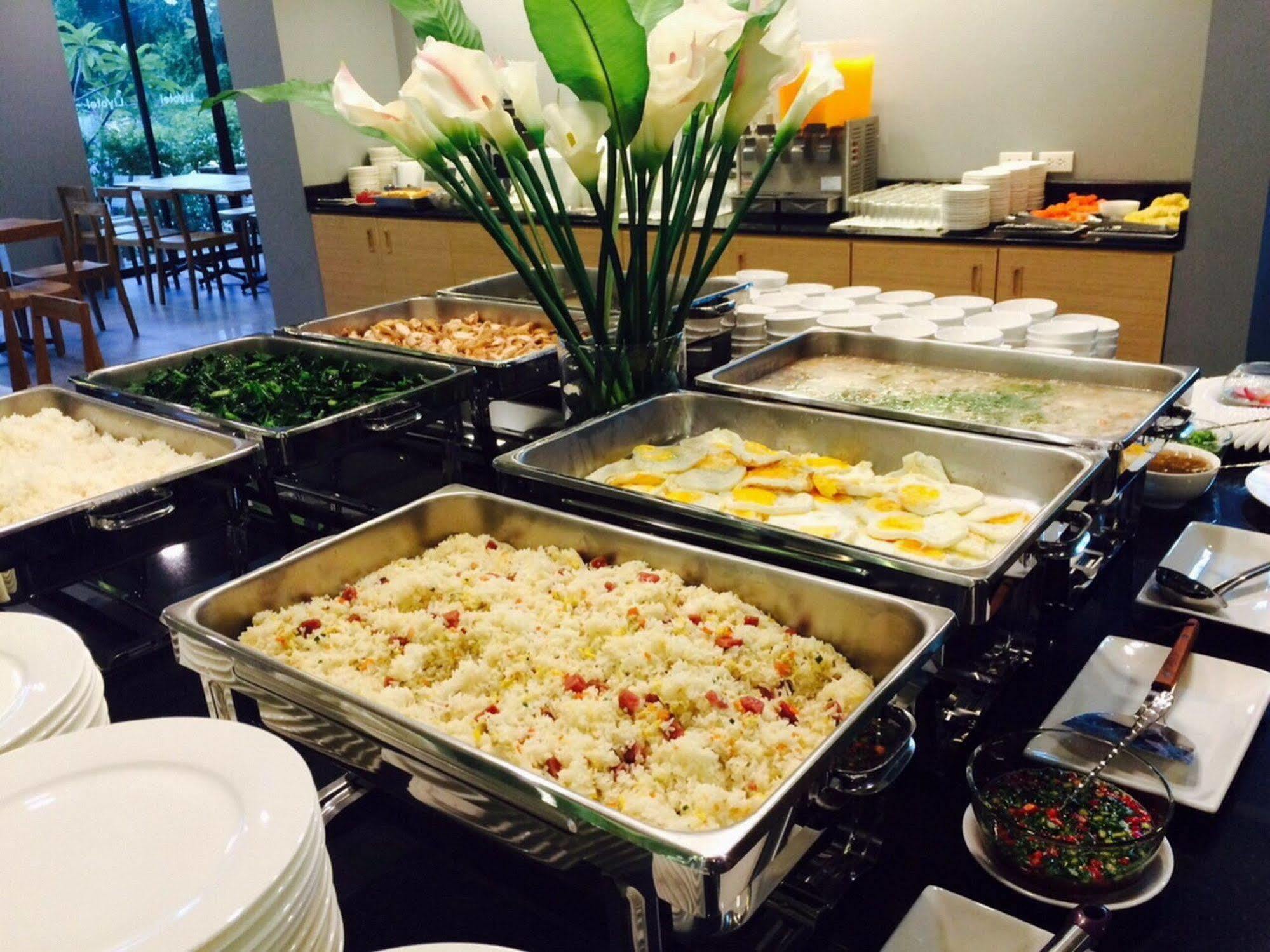 Livotel Hotel Kaset Nawamin Bangkok Buitenkant foto